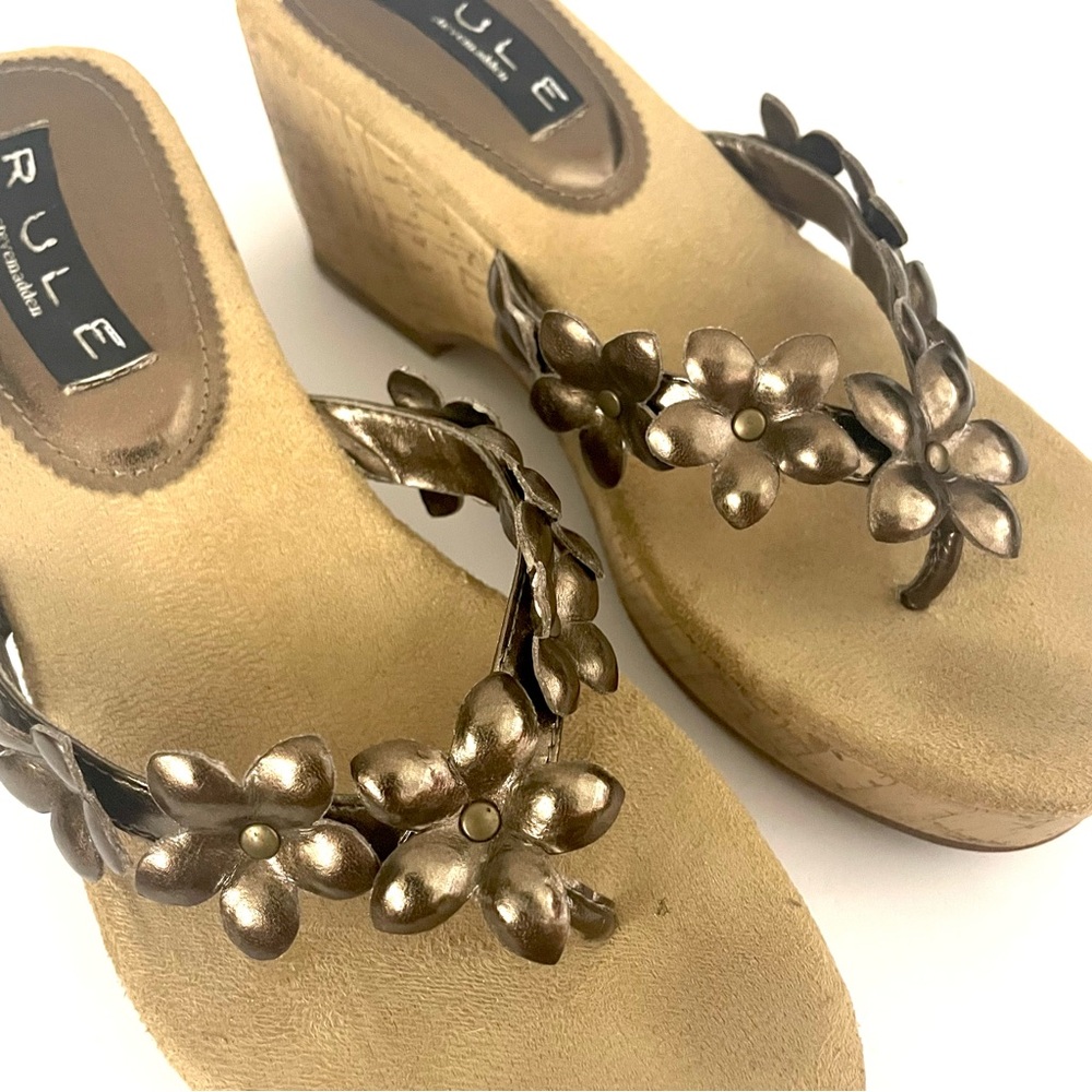 Rule By Steve Madden Cairn Vegan Leather Flower Thong Cork Wedge Sandal Size 7